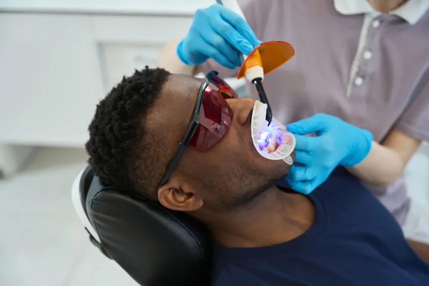 Clareamento dental de consultório em Contagem — OdontoFull